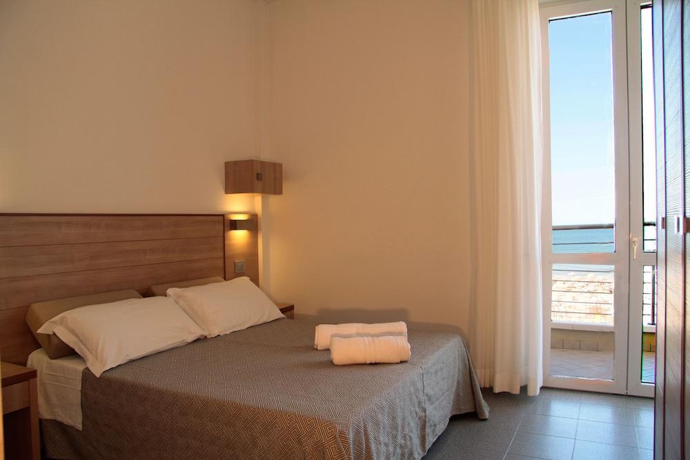 Hotel Bellevue Cattolica Extérieur photo