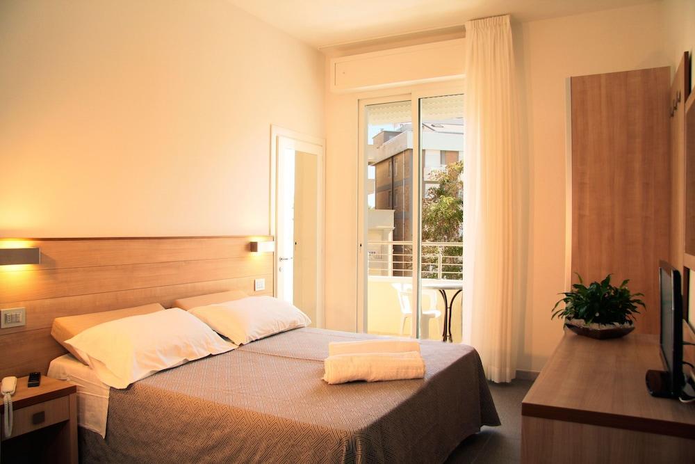 Hotel Bellevue Cattolica Extérieur photo