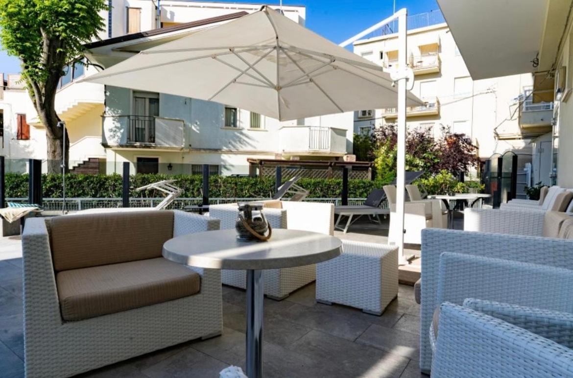 Hotel Bellevue Cattolica Extérieur photo