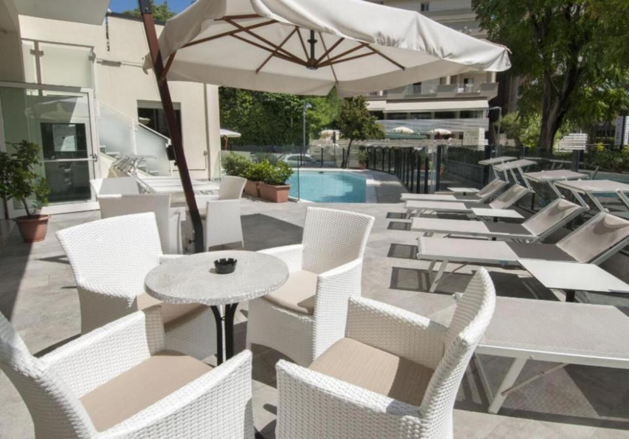 Hotel Bellevue Cattolica Extérieur photo