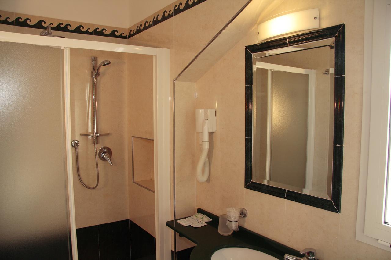 Hotel Bellevue Cattolica Extérieur photo